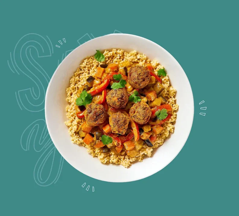 Lentil Balls auf Süsskartoffel-Auberginen-Curry, dazu Hirse