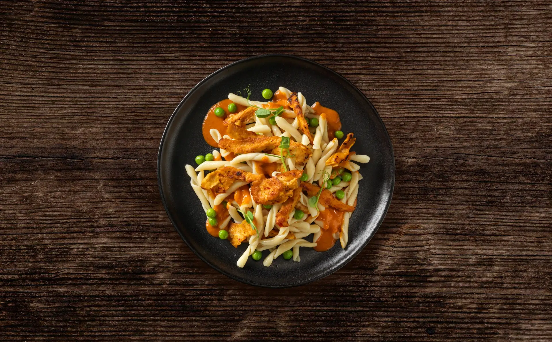 THE GREEN MOUNTAIN Paprikageschnetzeltes mit Strozzapreti und Erbsen