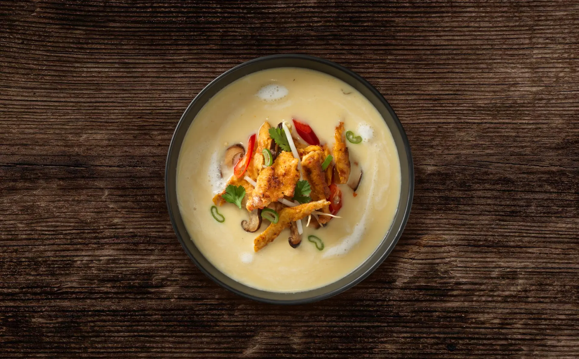 Tom Kha Gai Suppe mit THE GREEN MOUNTAIN Geschnetzeltem